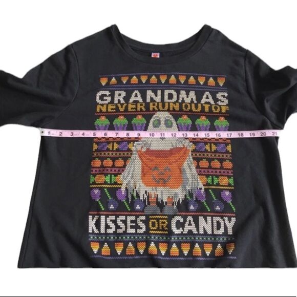 Grandmas Never Run Out of Kisses or Candy Halloween Sweatshirt Black Sz XL - Picture 7 of 10